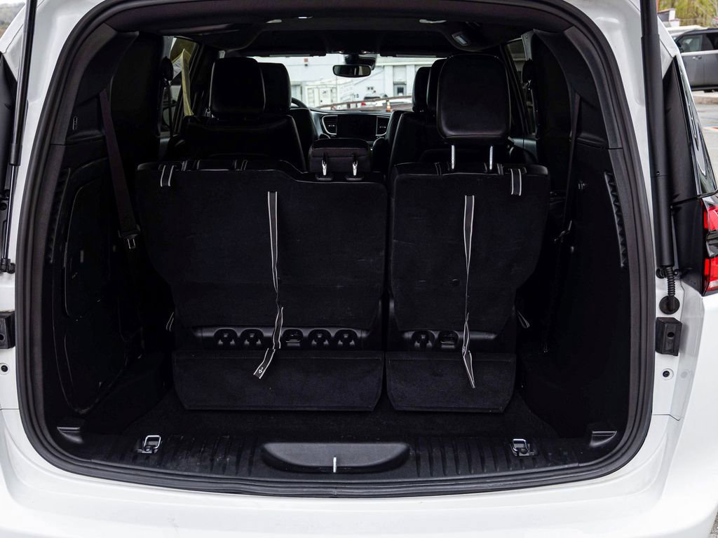 Used 2024 Chrysler Pacifica Limited FWD image 32