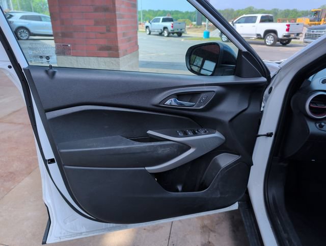 Used 2024 Chevrolet Trax RS FWD image 11