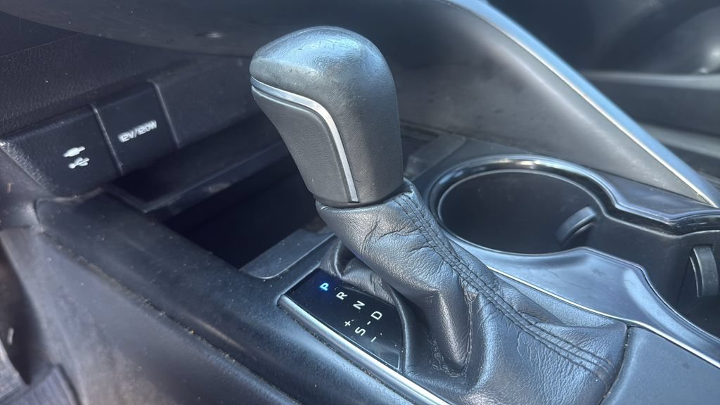 Used 2019 Toyota Camry SE FWD image 14