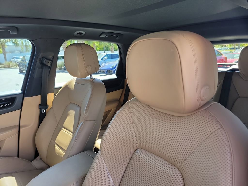 Certified 2020 Porsche Cayenne S image 6