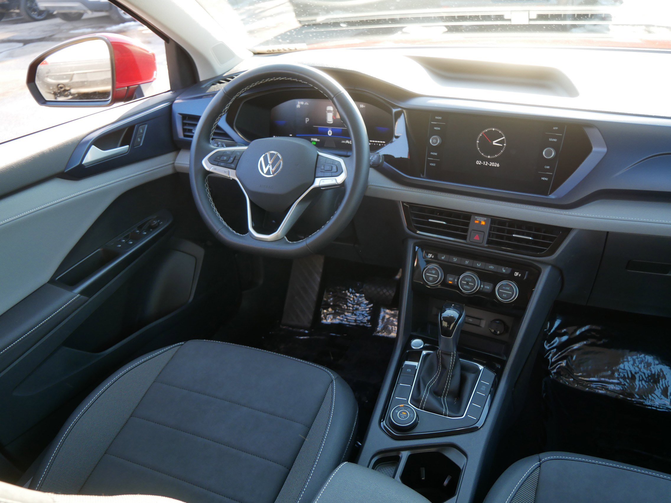 Used 2024 Volkswagen Taos SE image 9