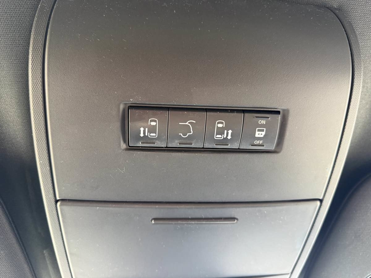Used 2019 Dodge Grand Caravan SXT FWD image 36