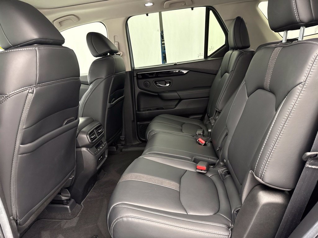 Used 2025 Honda Pilot Touring image 14