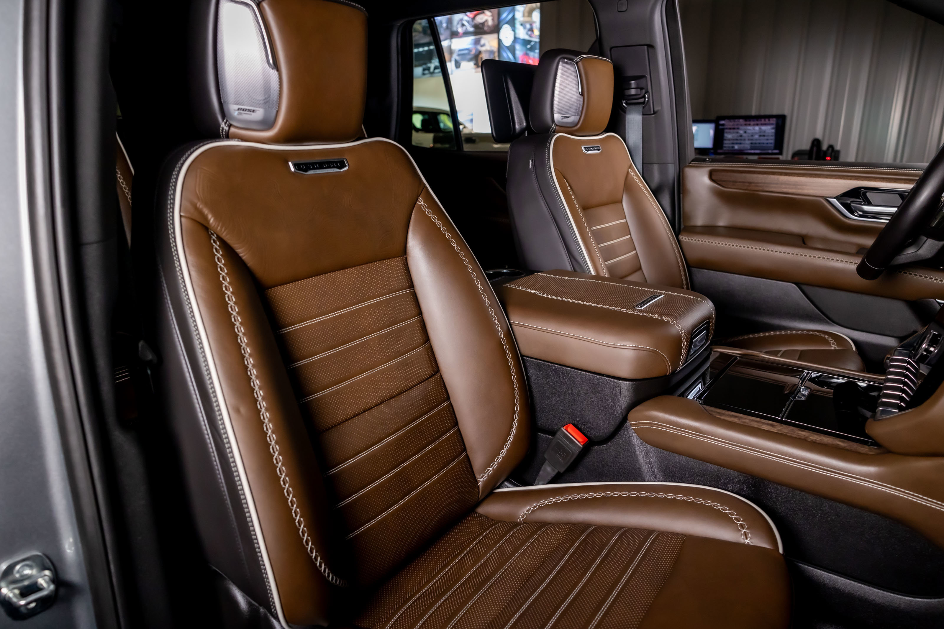 Used 2025 GMC Yukon Denali Ultimate w/ LPO, Floor Liner Package image 29
