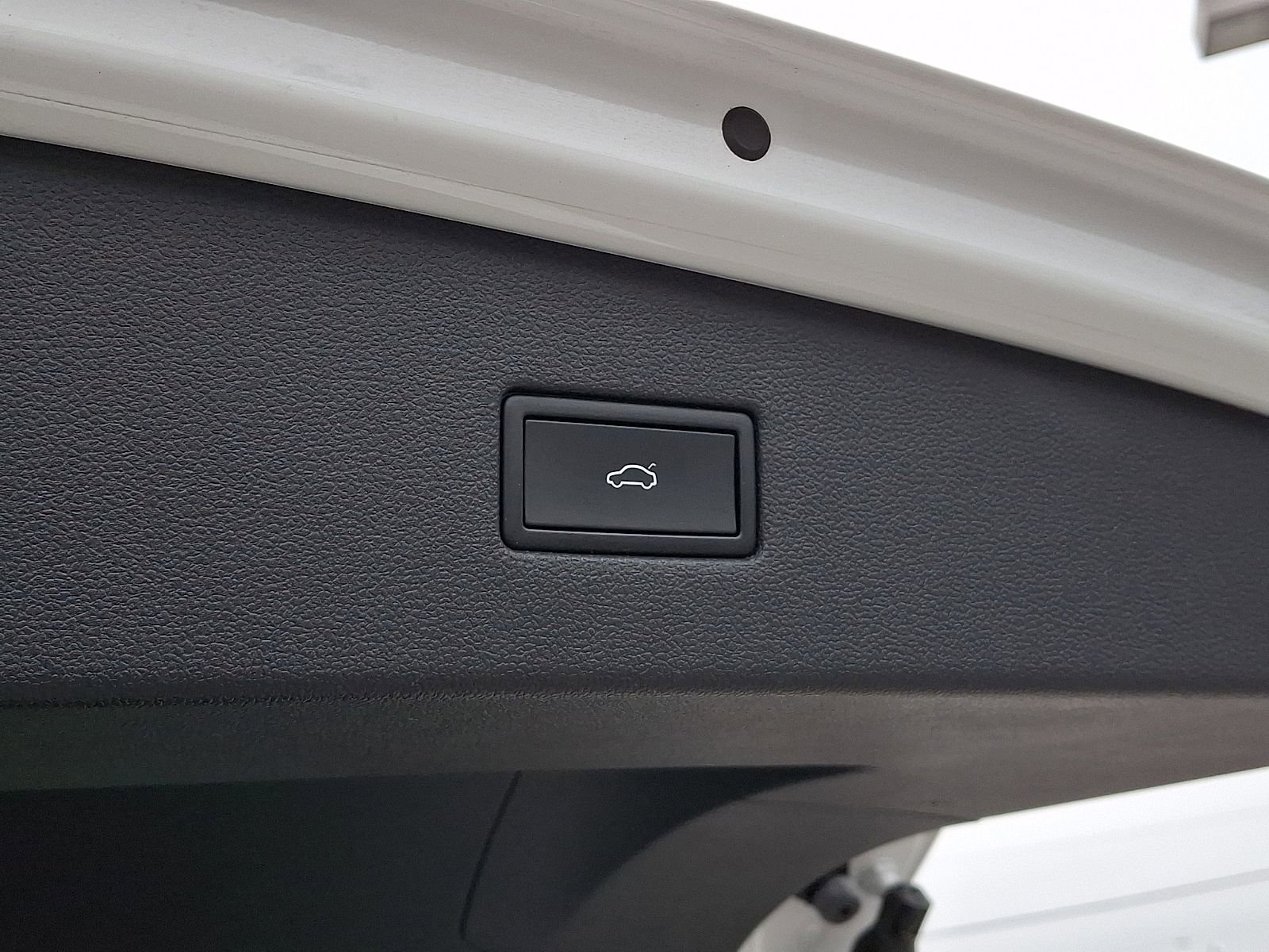 Used 2022 Volkswagen Tiguan SE R-Line image 31