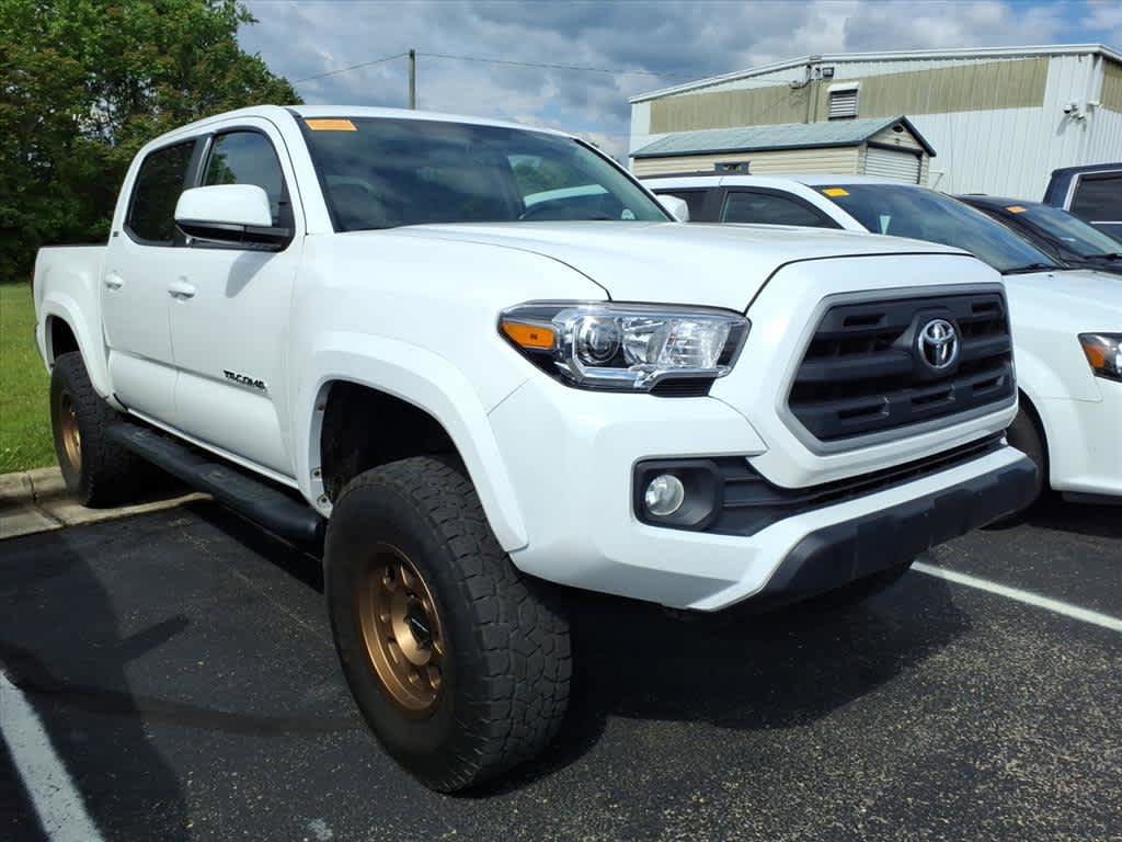 Used 2017 Toyota Tacoma SR5 w/ Tow Package AWD/4WD image 11