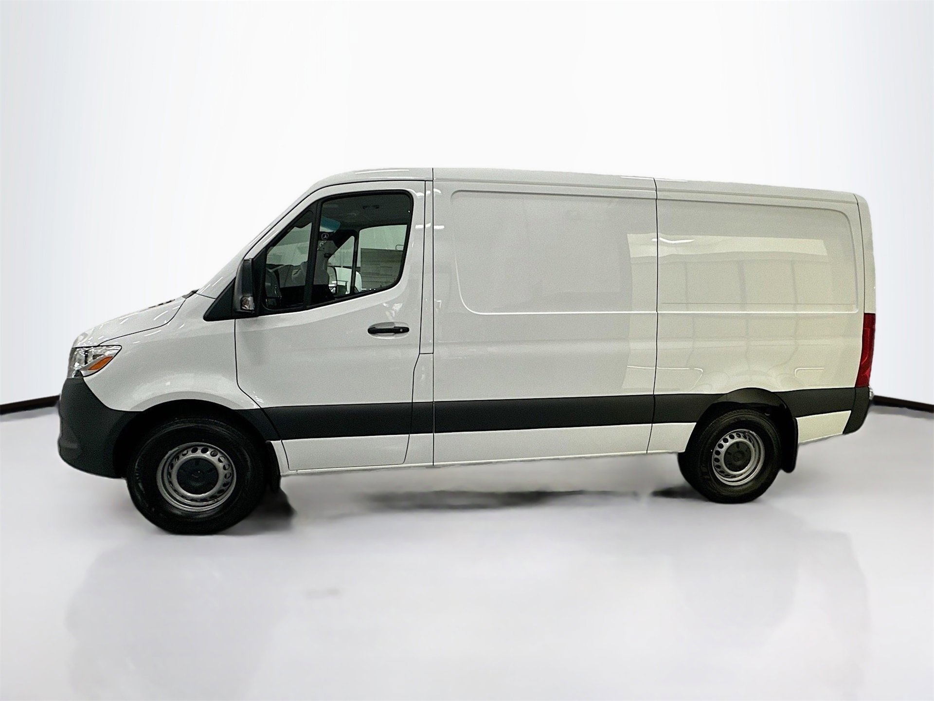 Used 2025 Mercedes-Benz Sprinter 2500 image 5