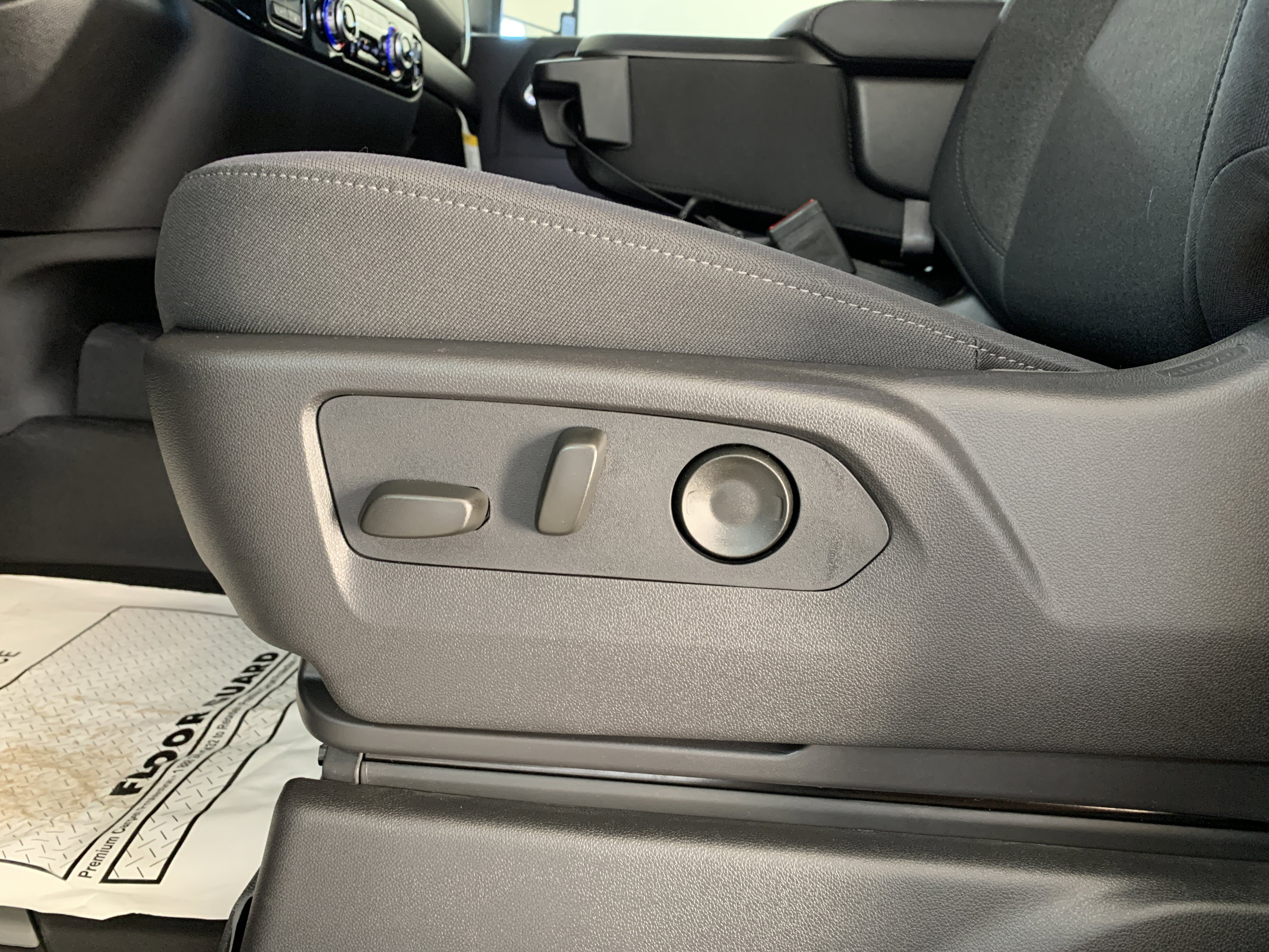 New 2026 GMC Sierra 2500 SLE image 17