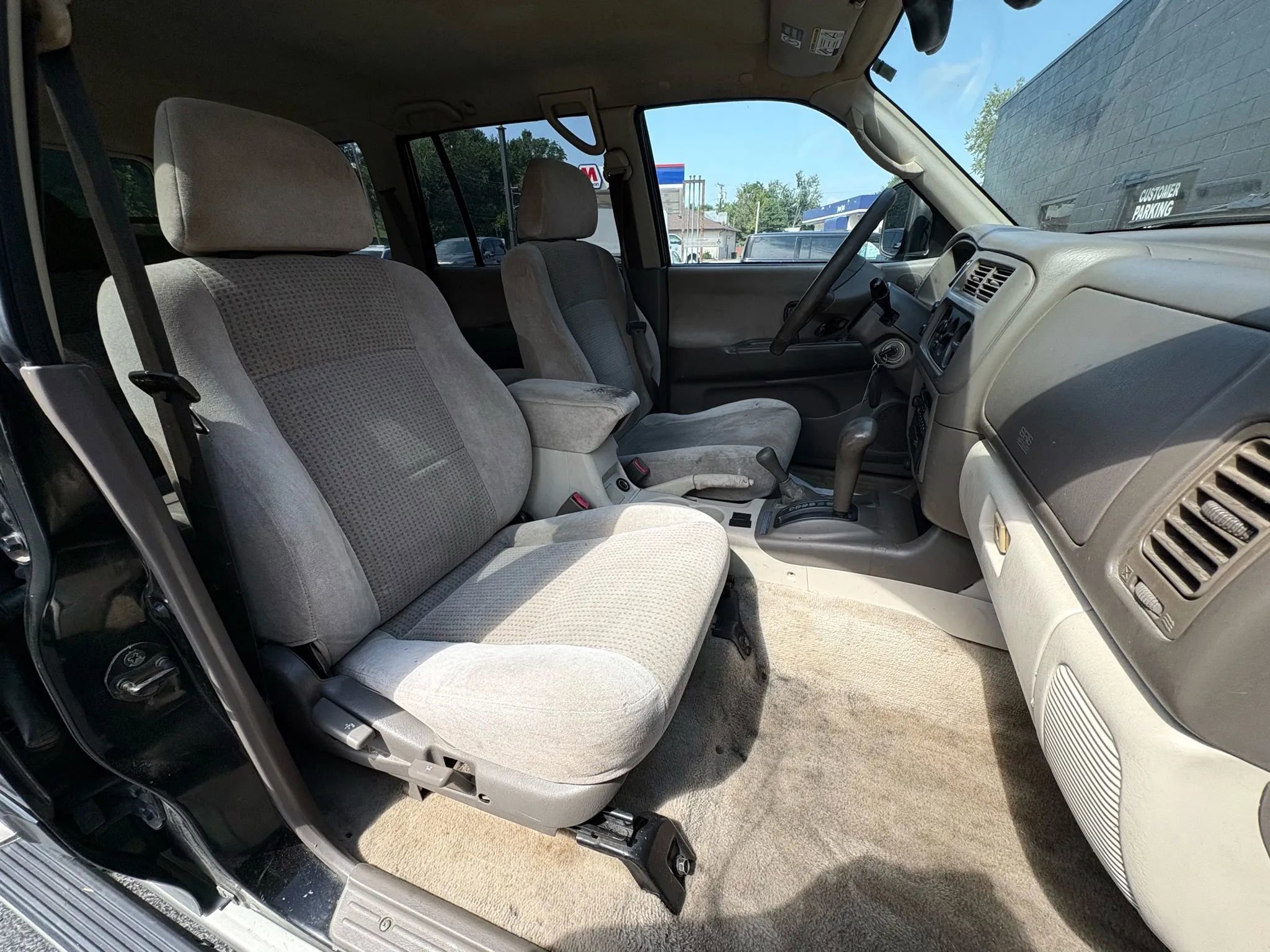 Used 2000 Mitsubishi Montero Sport XLS image 22