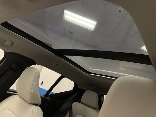 Used 2022 Volvo XC40 T5 Momentum AWD/4WD image 21