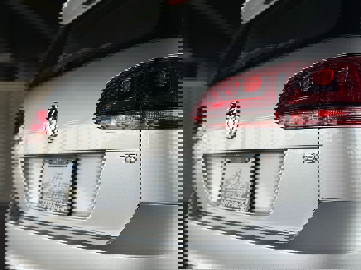 Used 2017 Volkswagen Golf S image 13