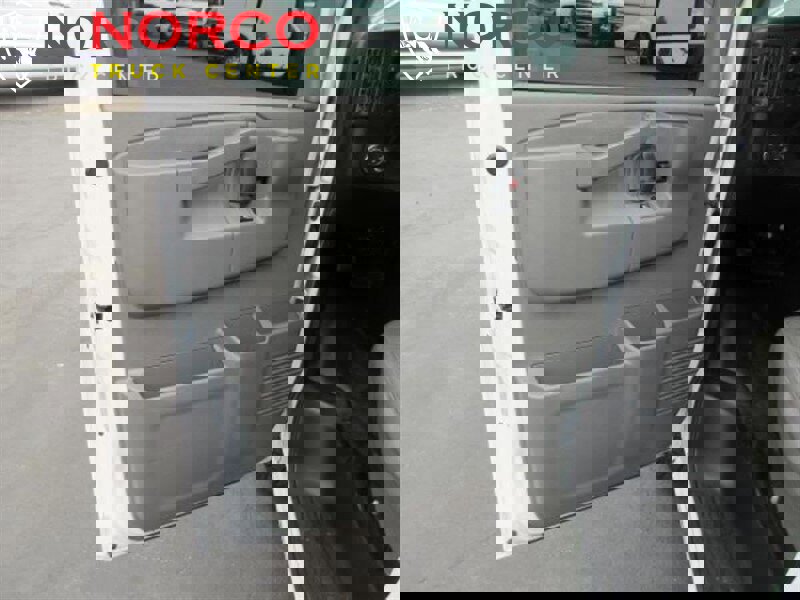 Used 2017 Chevrolet Express 2500 Extended image 9