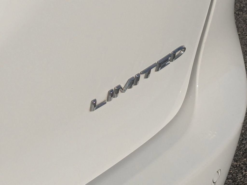 Used 2023 Chrysler Pacifica Limited image 12