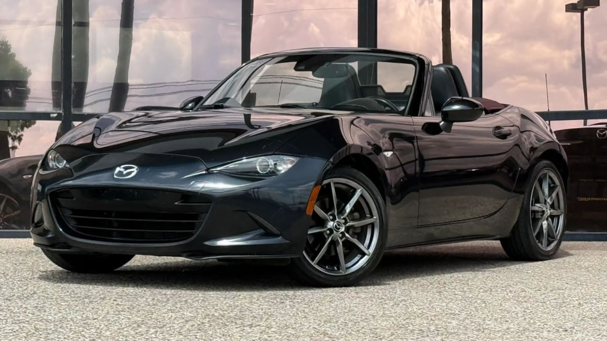 Used 2018 MAZDA MX-5 Miata Grand Touring RWD image 3