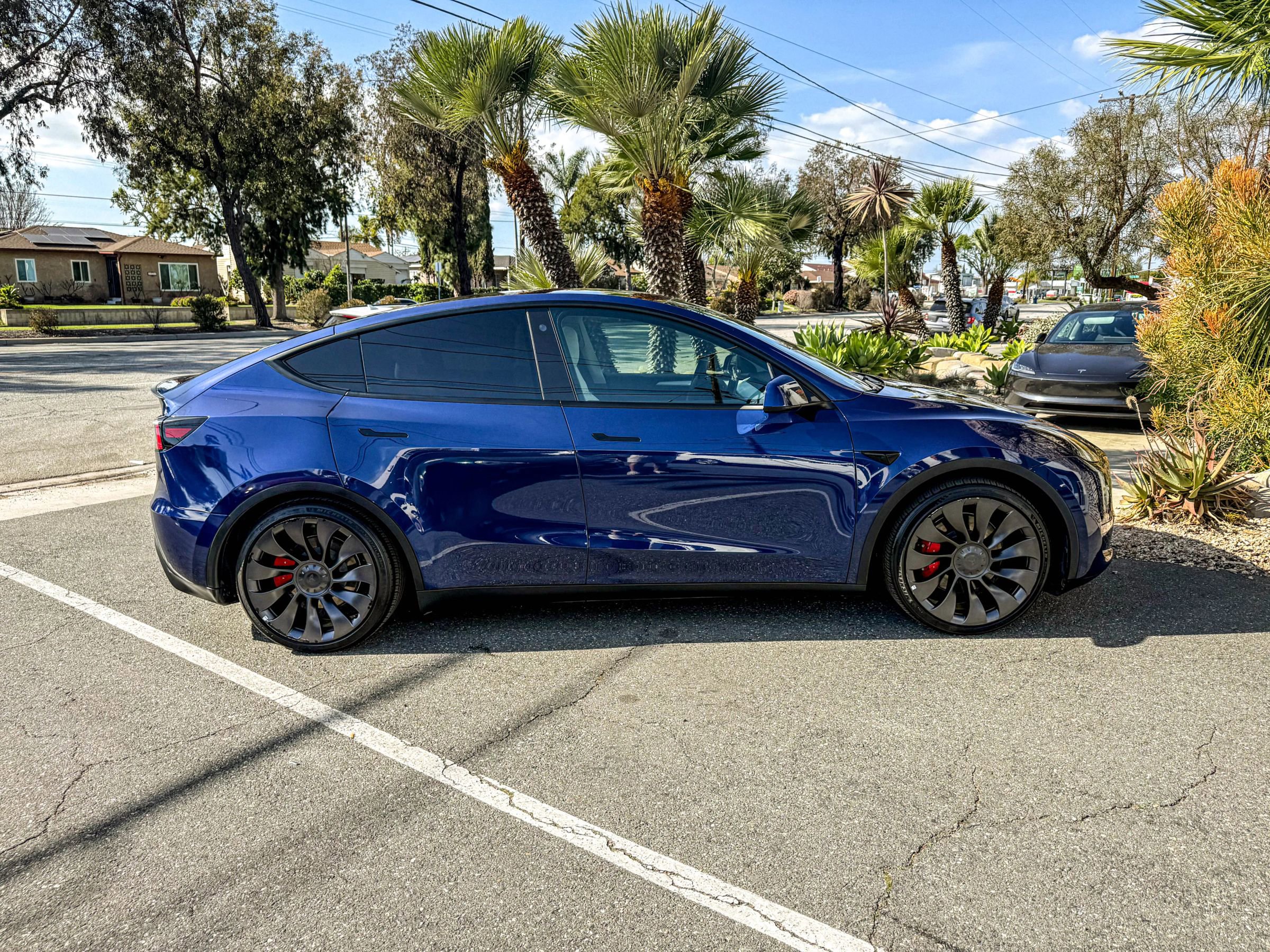 Used 2023 Tesla Model Y Performance image 16