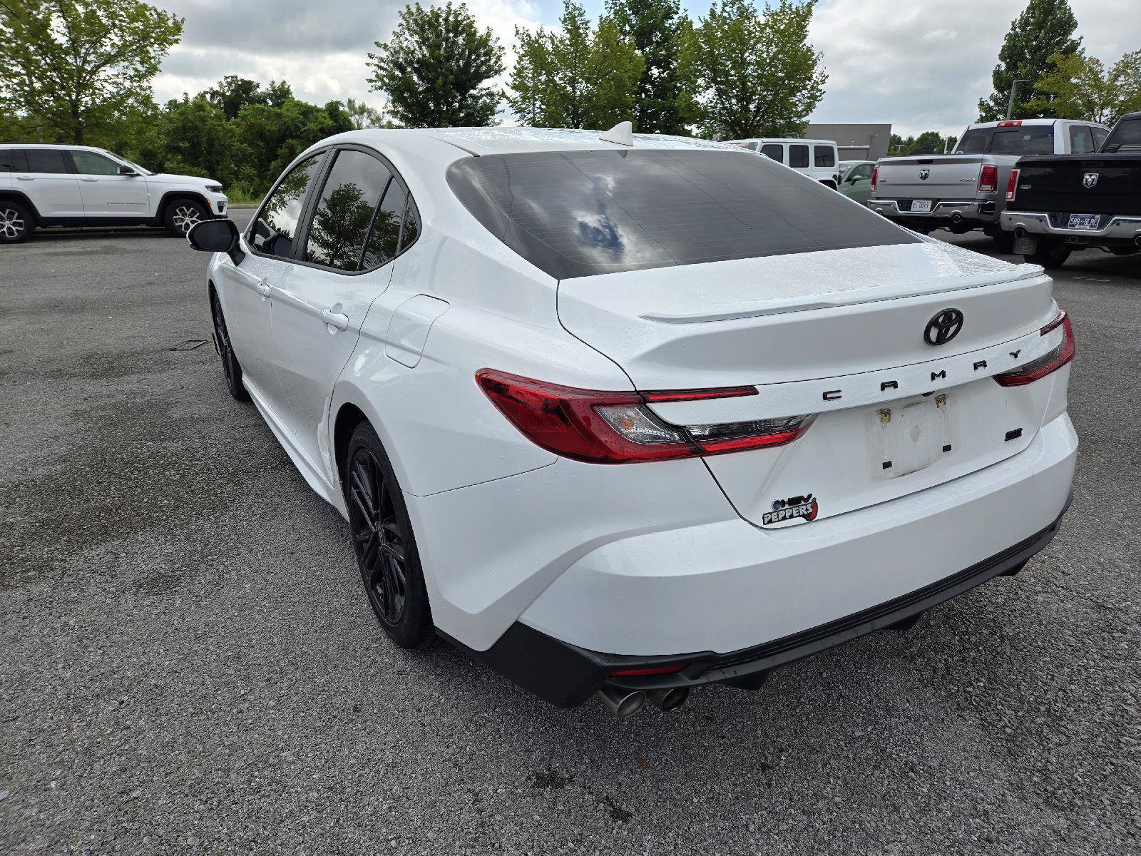Used 2025 Toyota Camry SE w/ Convenience Package FWD image 5