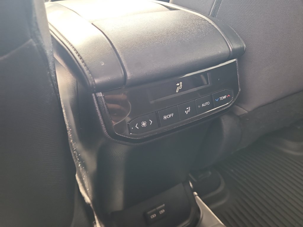 Used 2022 Toyota Highlander LE FWD image 18