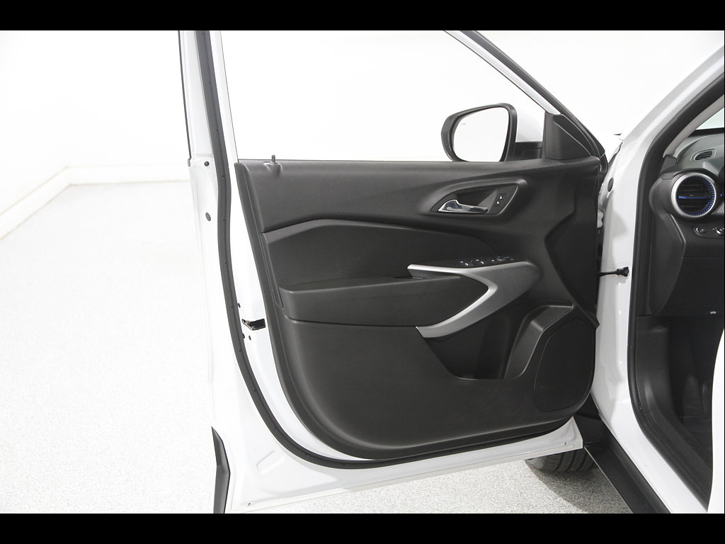 Certified 2024 Chevrolet Trax LS w/ LS Convenience Package FWD image 4