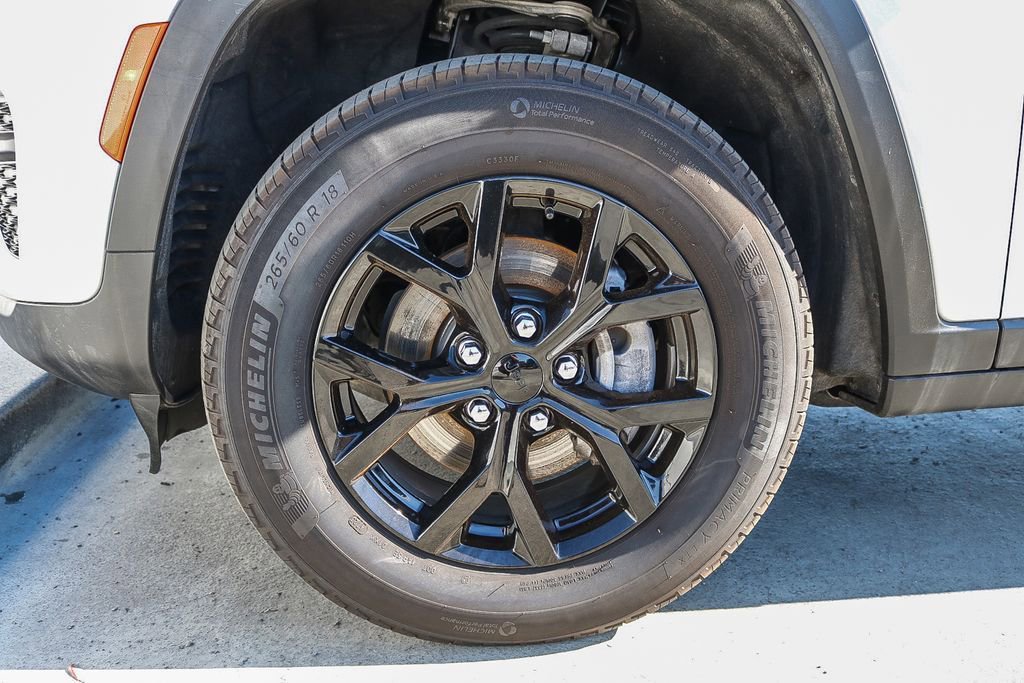 Certified 2024 Jeep Grand Cherokee Altitude image 11