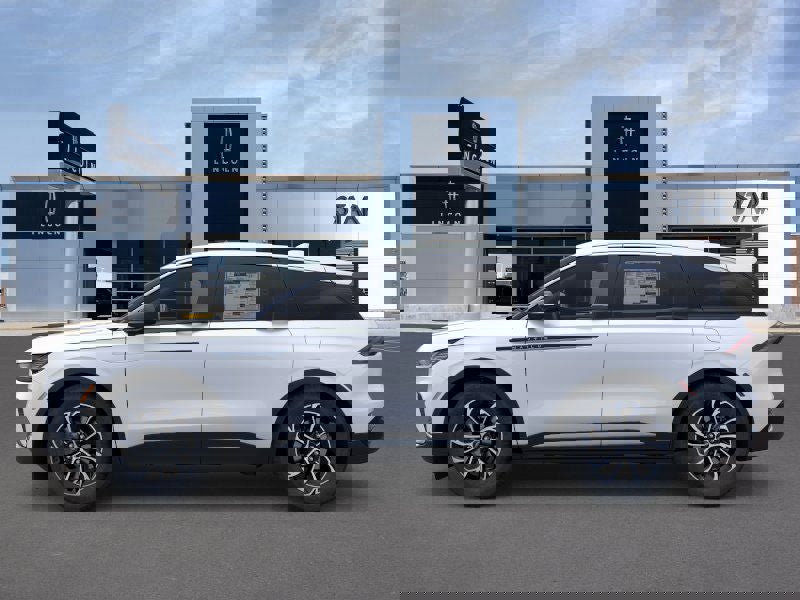 New 2026 Lincoln Nautilus Premier image 3