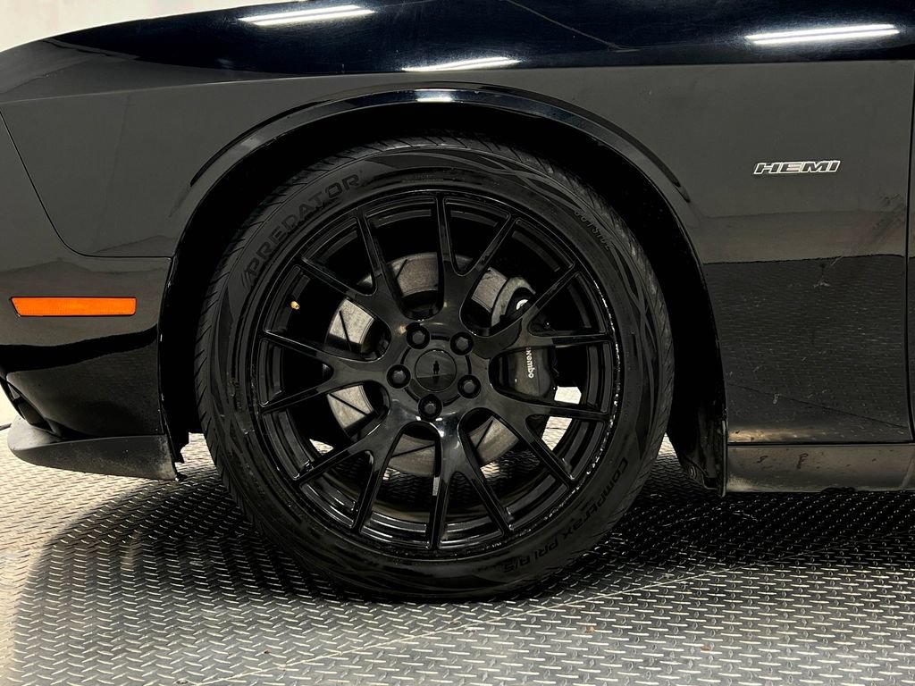 Used 2018 Dodge Challenger R/T w/ Performance Handling Group RWD image 37