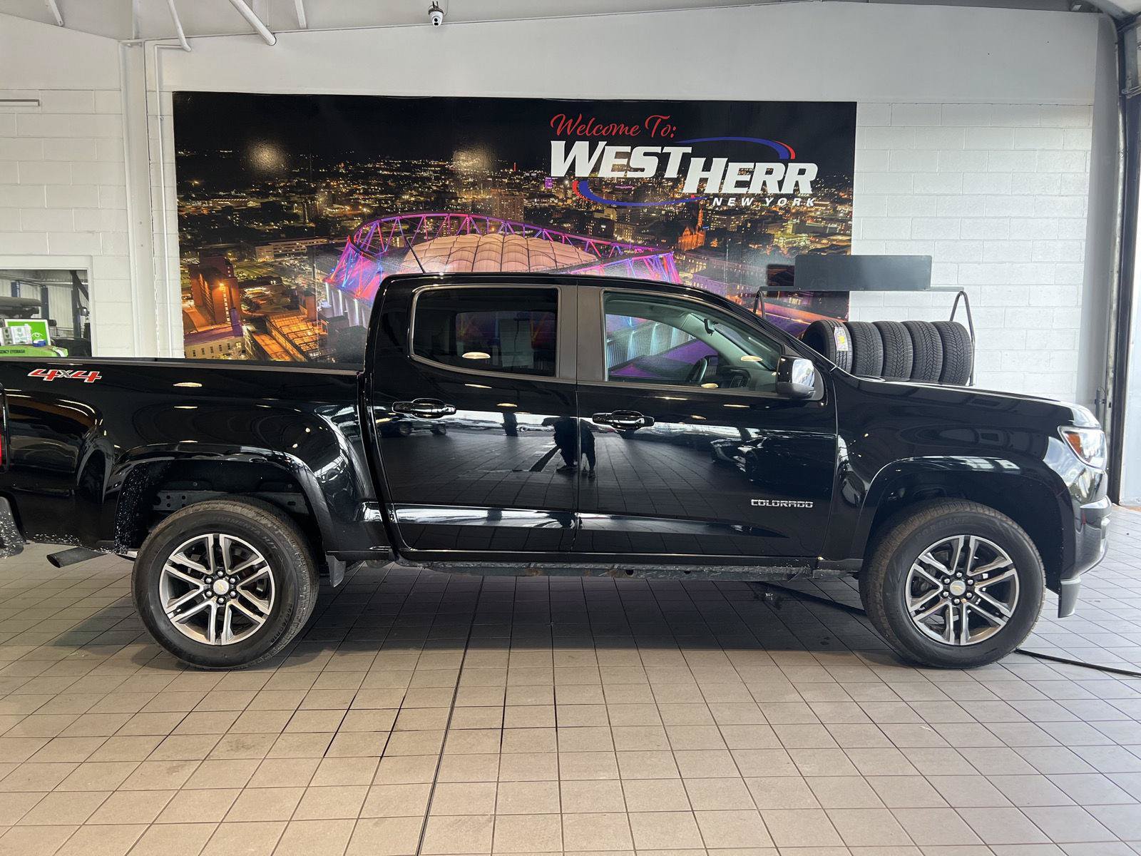 Used 2019 Chevrolet Colorado W/T w/ Custom Special Edition AWD/4WD image 27