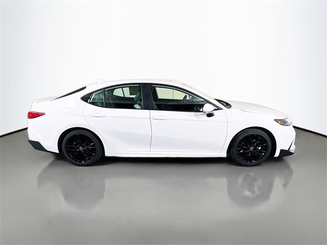 Used 2025 Toyota Camry SE image 8