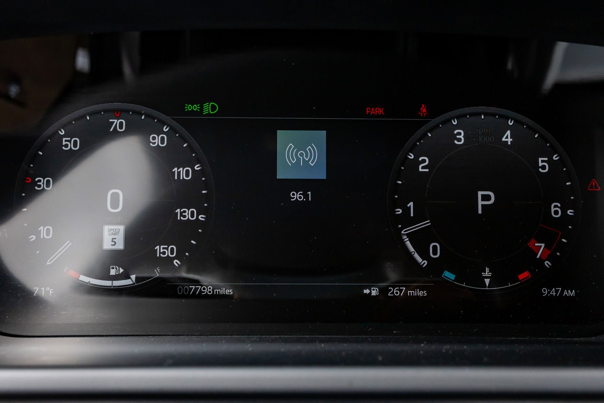 Used 2025 Land Rover Defender 110 X-Dynamic SE image 19