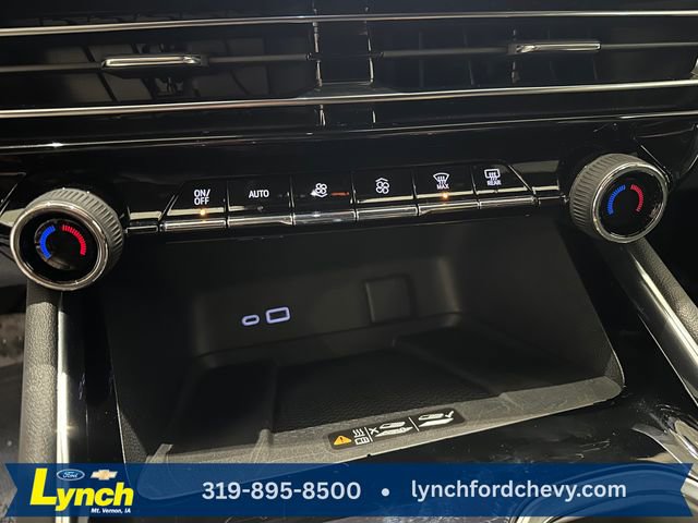 Used 2025 Chevrolet Traverse LT image 12