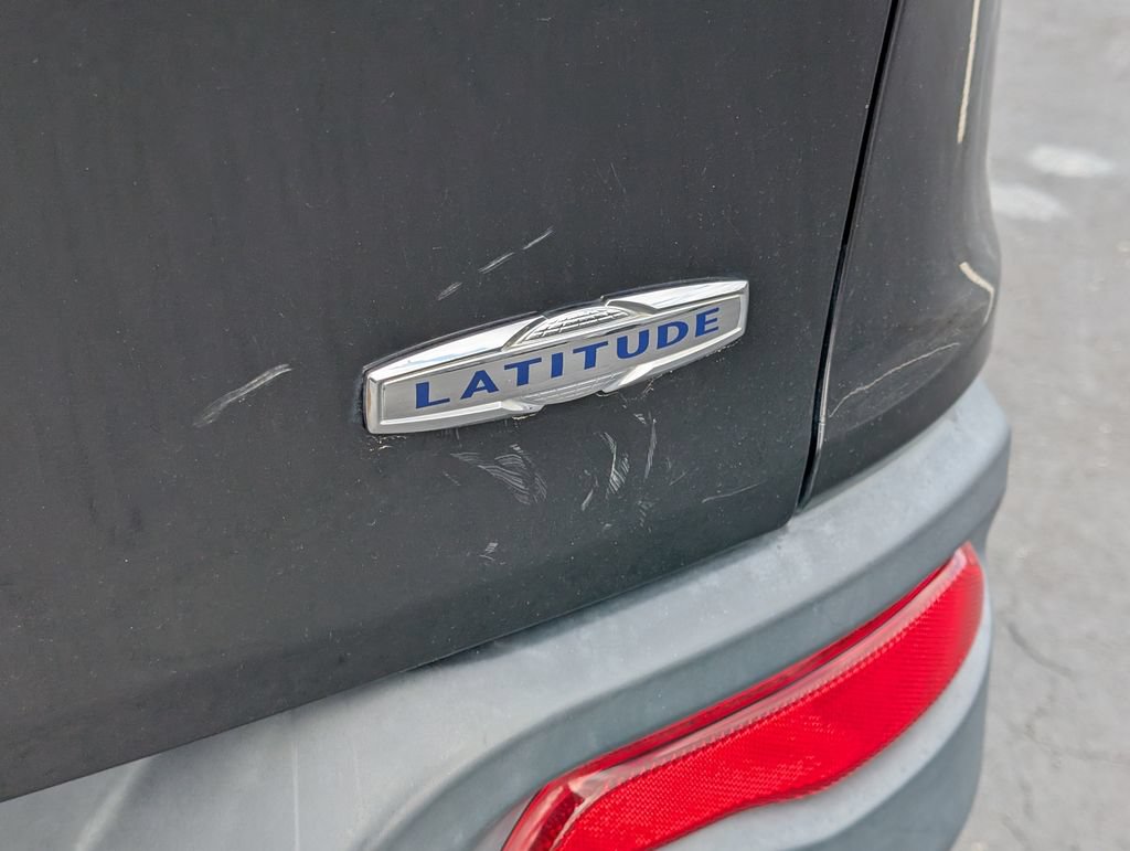 Used 2018 Jeep Cherokee Latitude FWD image 23