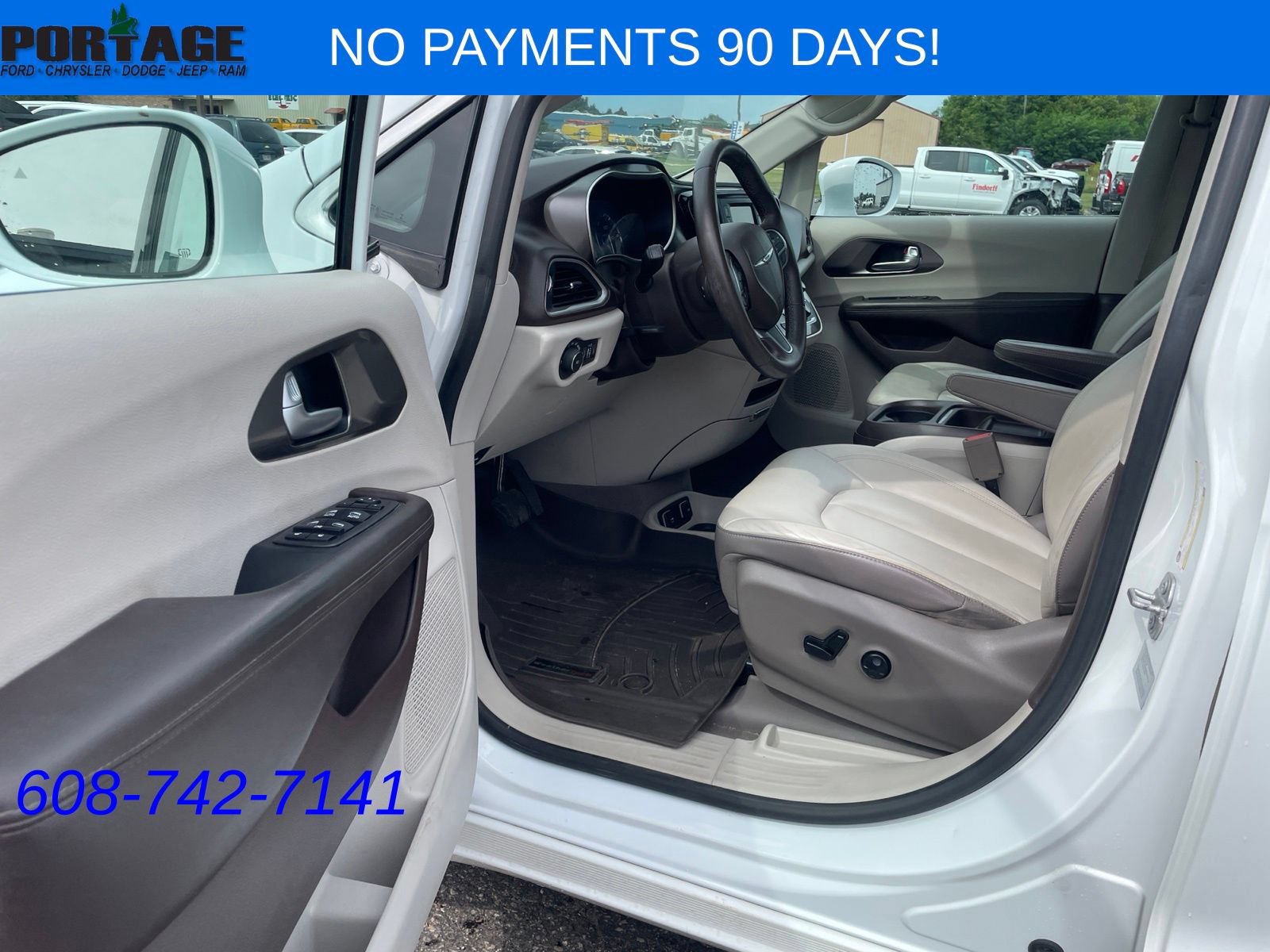 Used 2017 Chrysler Pacifica Touring-L FWD image 11