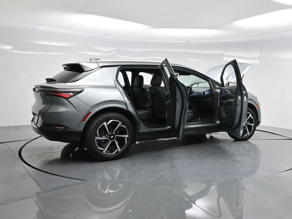 Used 2025 Chevrolet Equinox EV LT w/ Convenience Package image 4