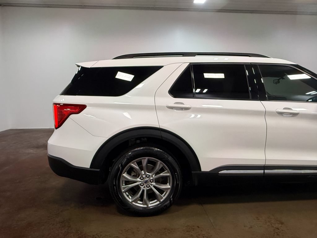 Used 2022 Ford Explorer XLT w/ Equipment Group 202A AWD/4WD image 33