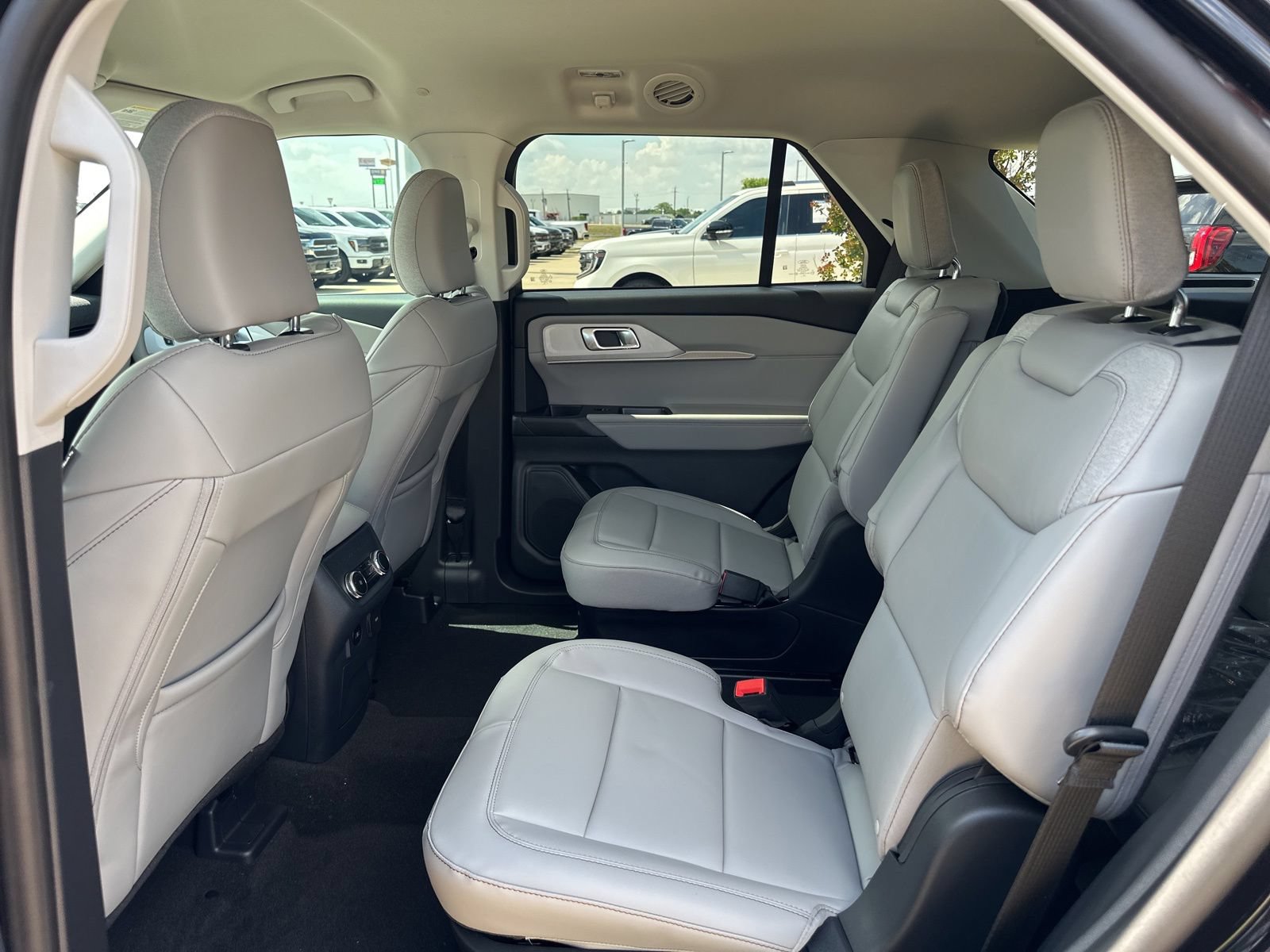 New 2026 Ford Explorer Active w/ Active Comfort Package RWD image 12