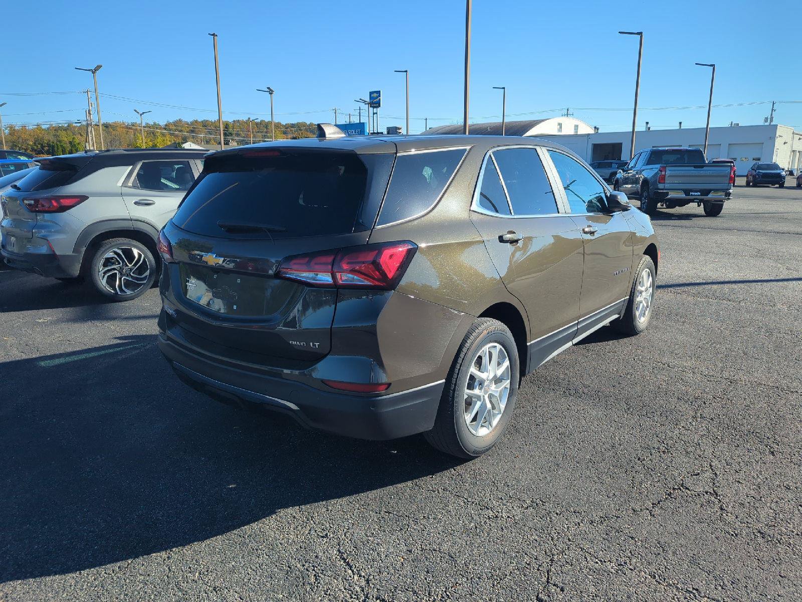 Used 2024 Chevrolet Equinox LT AWD/4WD image 7