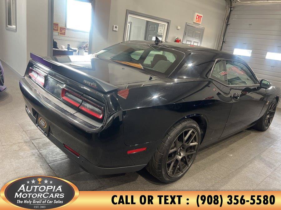 Used 2017 Dodge Challenger R/T Scat Pack RWD image 4