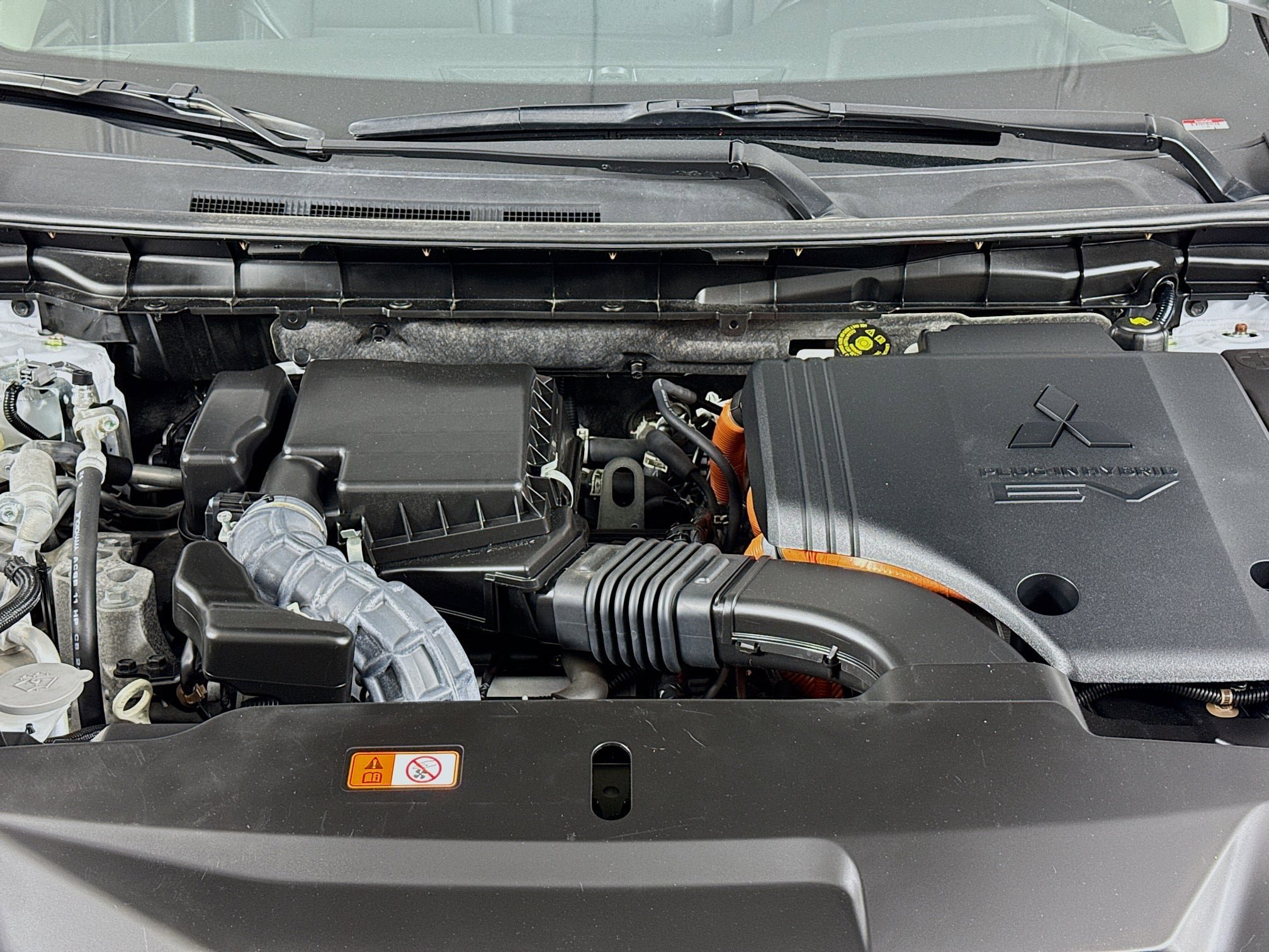 Used 2023 Mitsubishi Outlander 4WD Plug-In Hybrid image 14