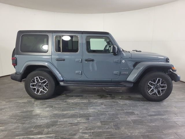 Used 2024 Jeep Wrangler Sahara image 3