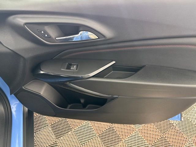 Used 2024 Chevrolet Trax RS w/ Sunroof Package FWD image 19