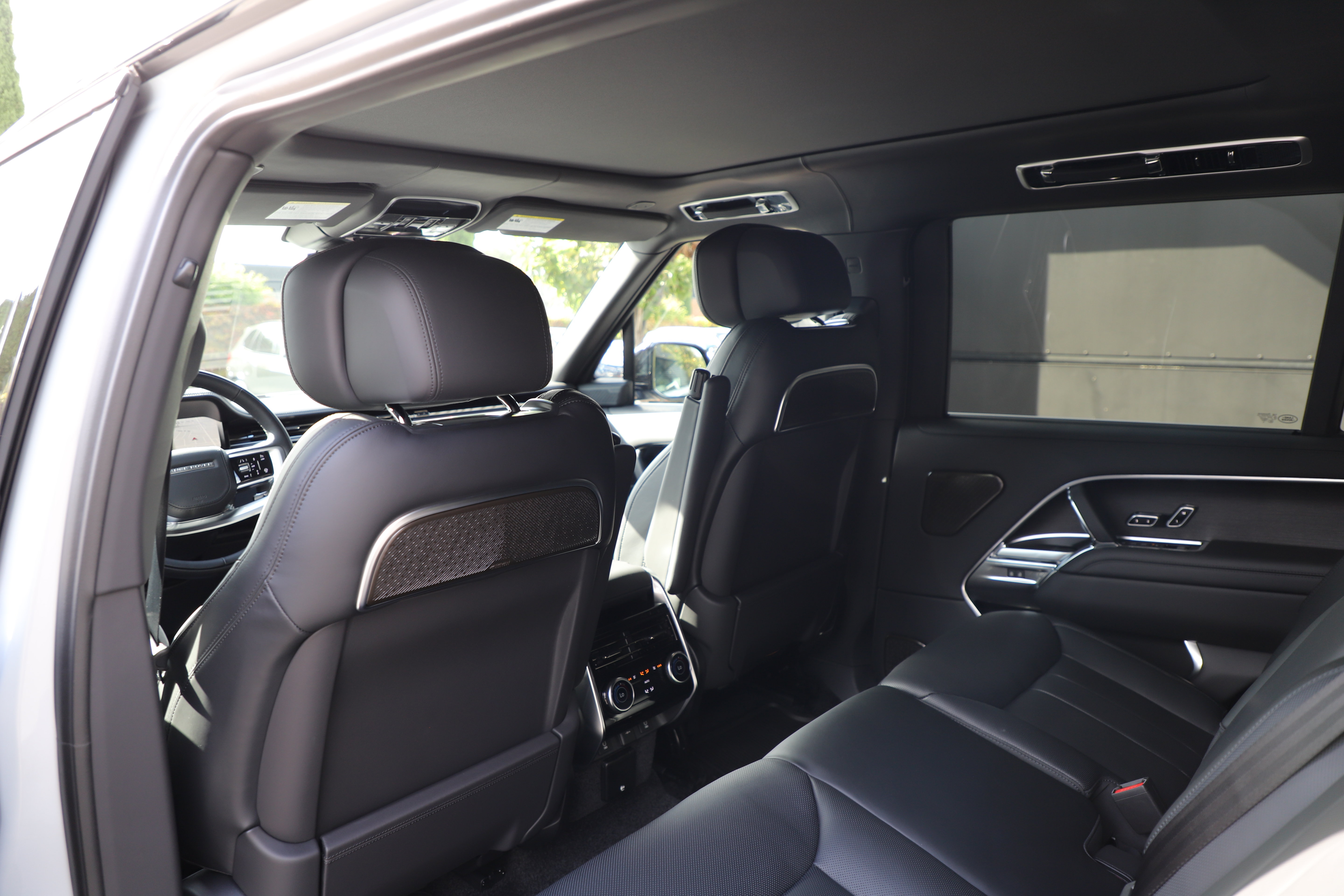 New 2026 Land Rover Range Rover Long Wheelbase Autobiography AWD/4WD image 13