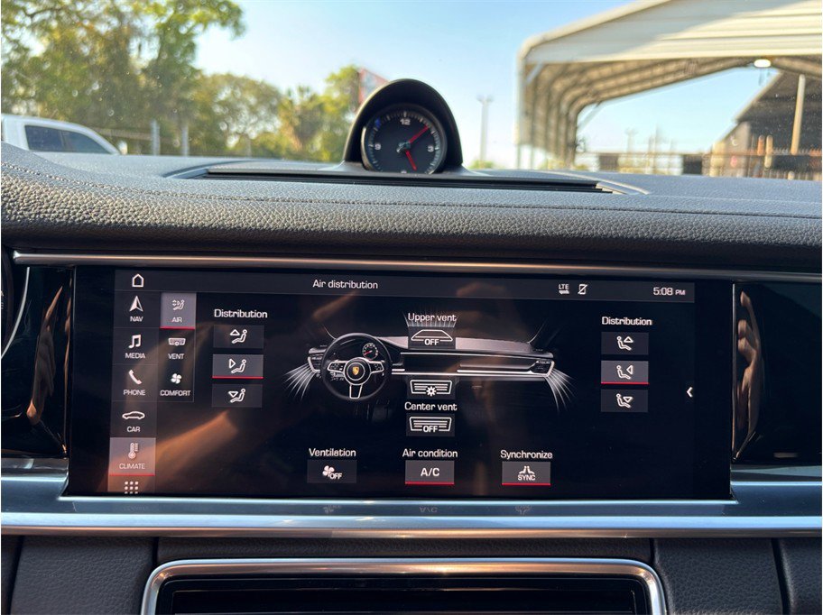 Used 2018 Porsche Panamera 4S image 33