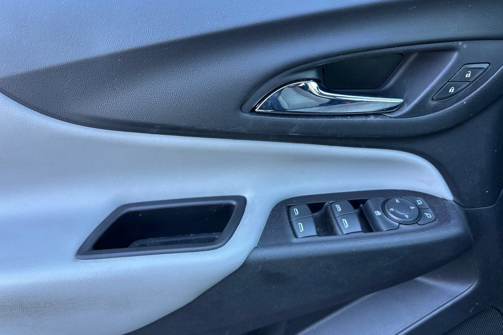 Used 2022 Chevrolet Equinox LT FWD image 10