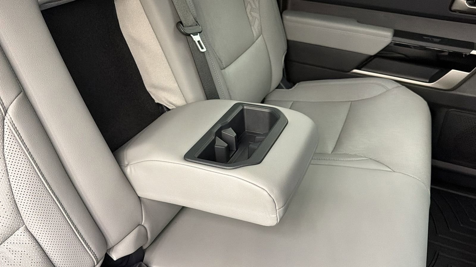 Used 2025 Toyota Tundra Limited image 37