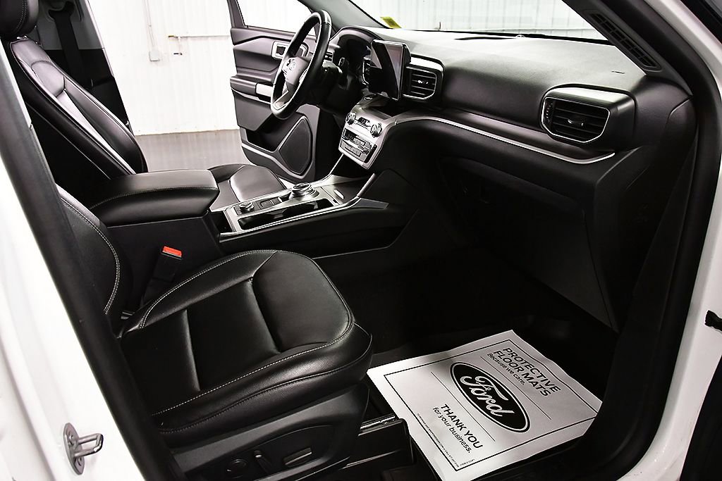 Used 2020 Ford Explorer XLT w/ Equipment Group 202A AWD/4WD image 29