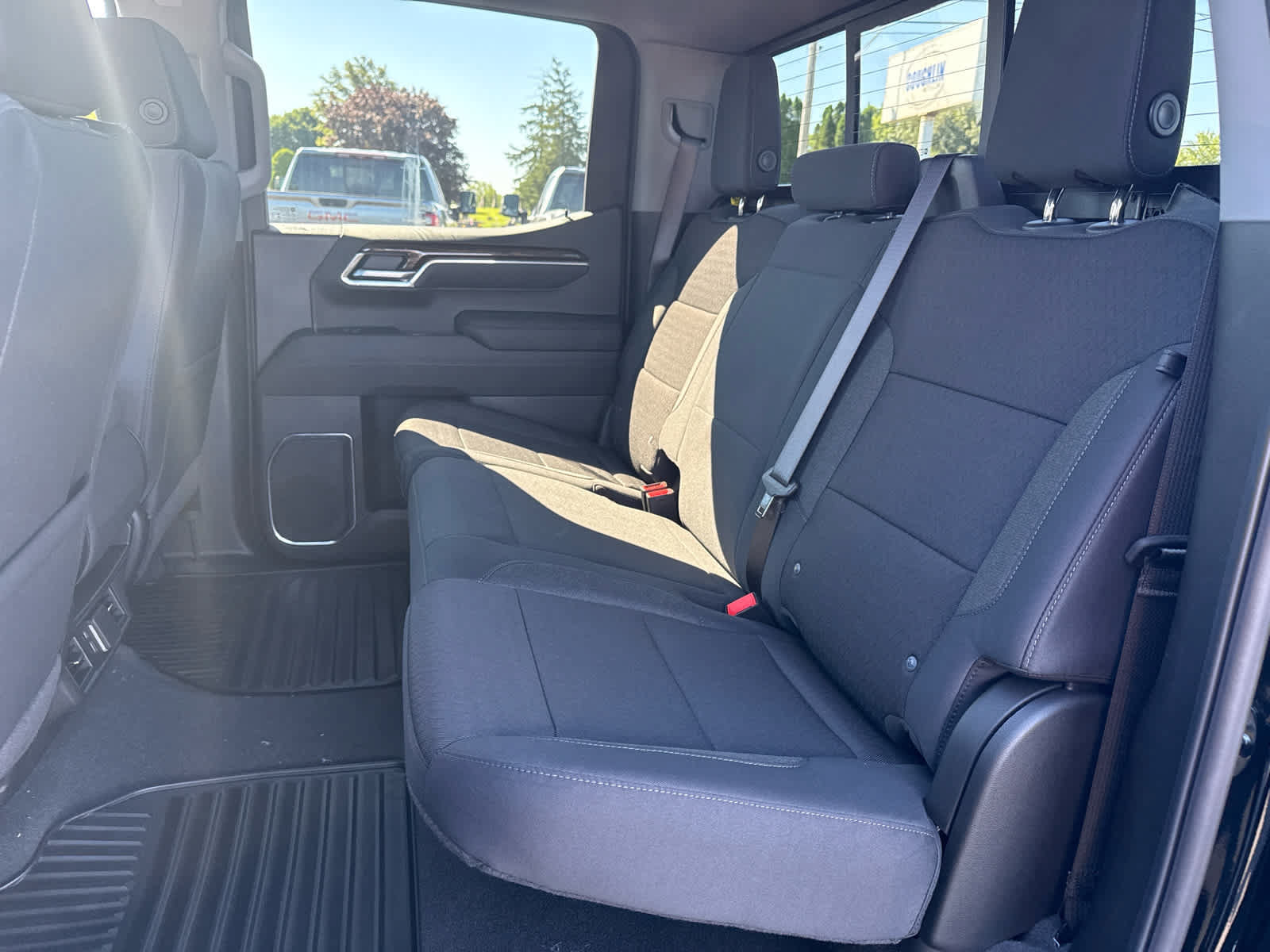 New 2026 GMC Sierra 1500 SLE w/ Preferred Package AWD/4WD image 25