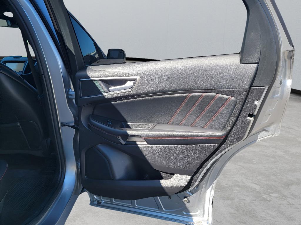 Used 2020 Ford Edge ST-Line w/ Cold Weather Package AWD/4WD image 30