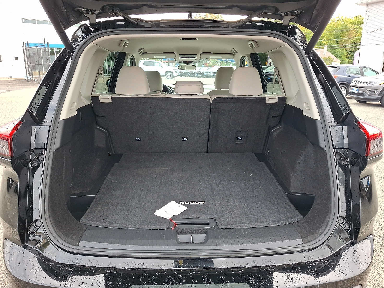 Used 2025 Nissan Rogue SV AWD/4WD image 29