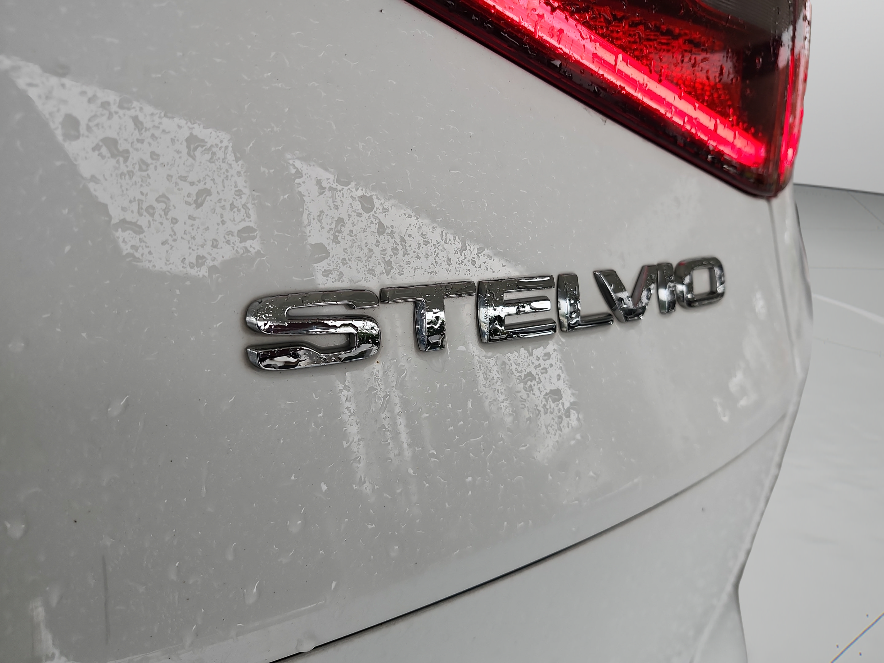 Used 2019 Alfa Romeo Stelvio Ti AWD/4WD image 28