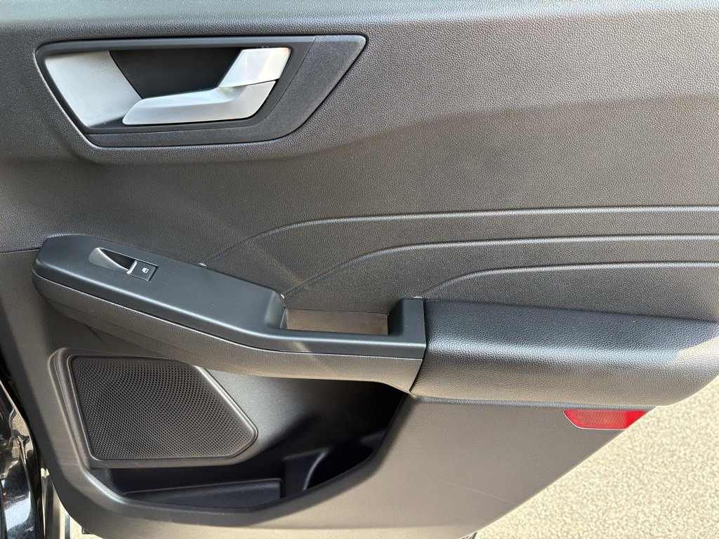 Used 2024 Ford Escape Platinum image 32