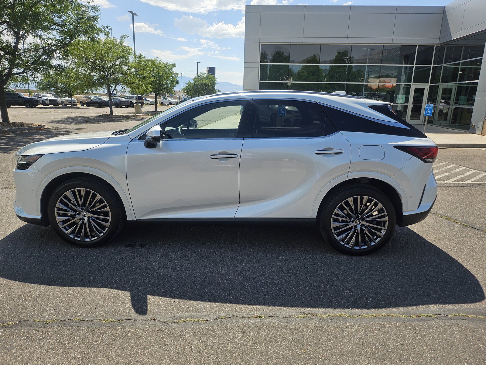 Used 2025 Lexus RX 450h AWD w/ Convenience Package image 9